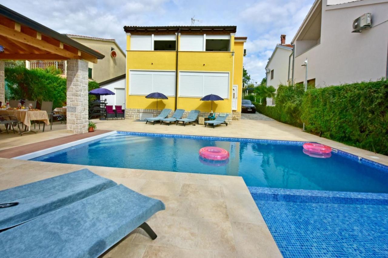 Apartments House Anna For Max 13 Persons In Porec, Pet Friendly Extérieur photo