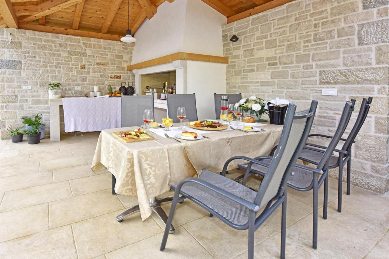 Apartments House Anna For Max 13 Persons In Porec, Pet Friendly Extérieur photo