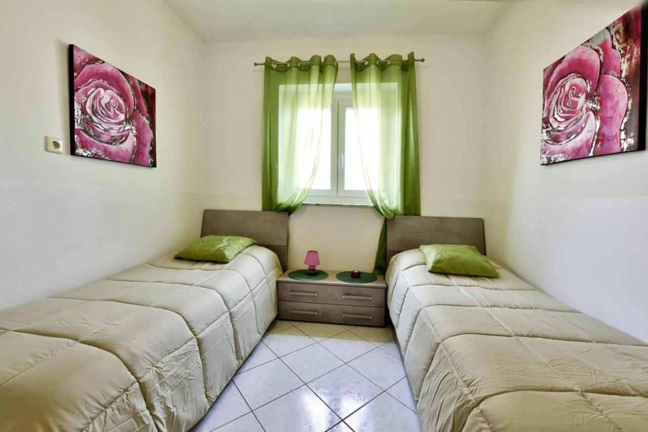 Apartments House Anna For Max 13 Persons In Porec, Pet Friendly Extérieur photo