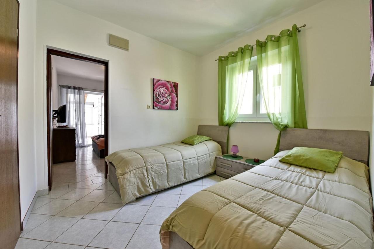 Apartments House Anna For Max 13 Persons In Porec, Pet Friendly Extérieur photo