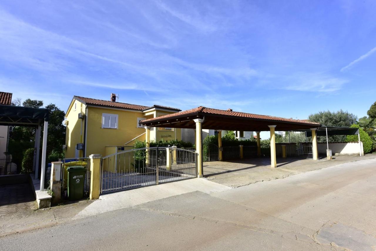Apartments House Anna For Max 13 Persons In Porec, Pet Friendly Extérieur photo