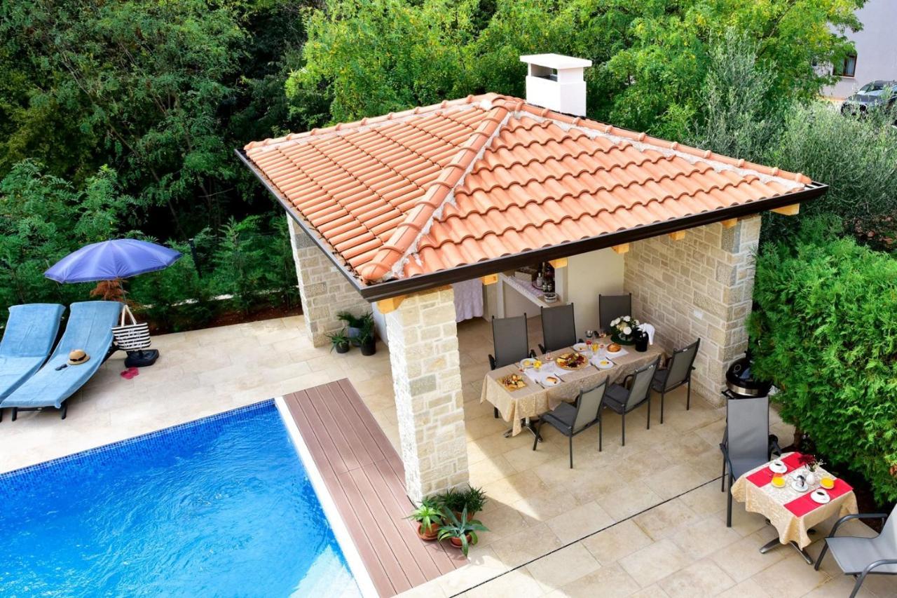 Apartments House Anna For Max 13 Persons In Porec, Pet Friendly Extérieur photo