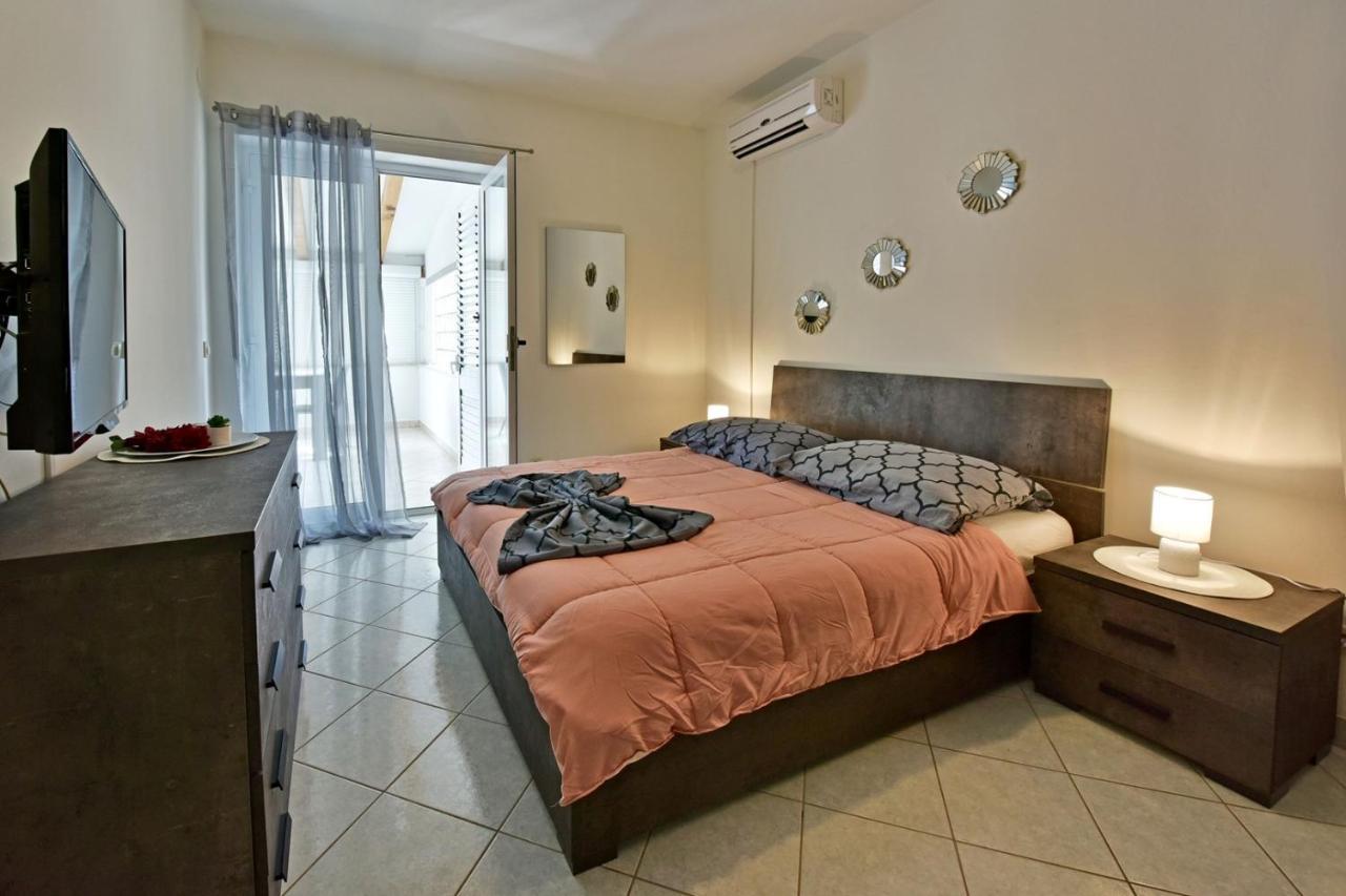 Apartments House Anna For Max 13 Persons In Porec, Pet Friendly Extérieur photo