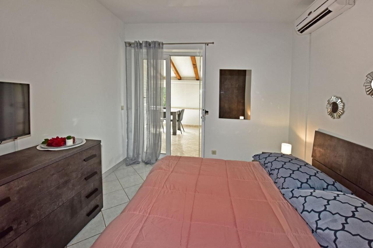 Apartments House Anna For Max 13 Persons In Porec, Pet Friendly Extérieur photo