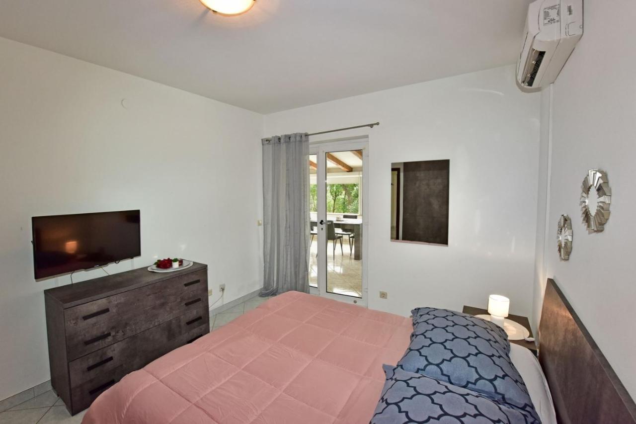 Apartments House Anna For Max 13 Persons In Porec, Pet Friendly Extérieur photo