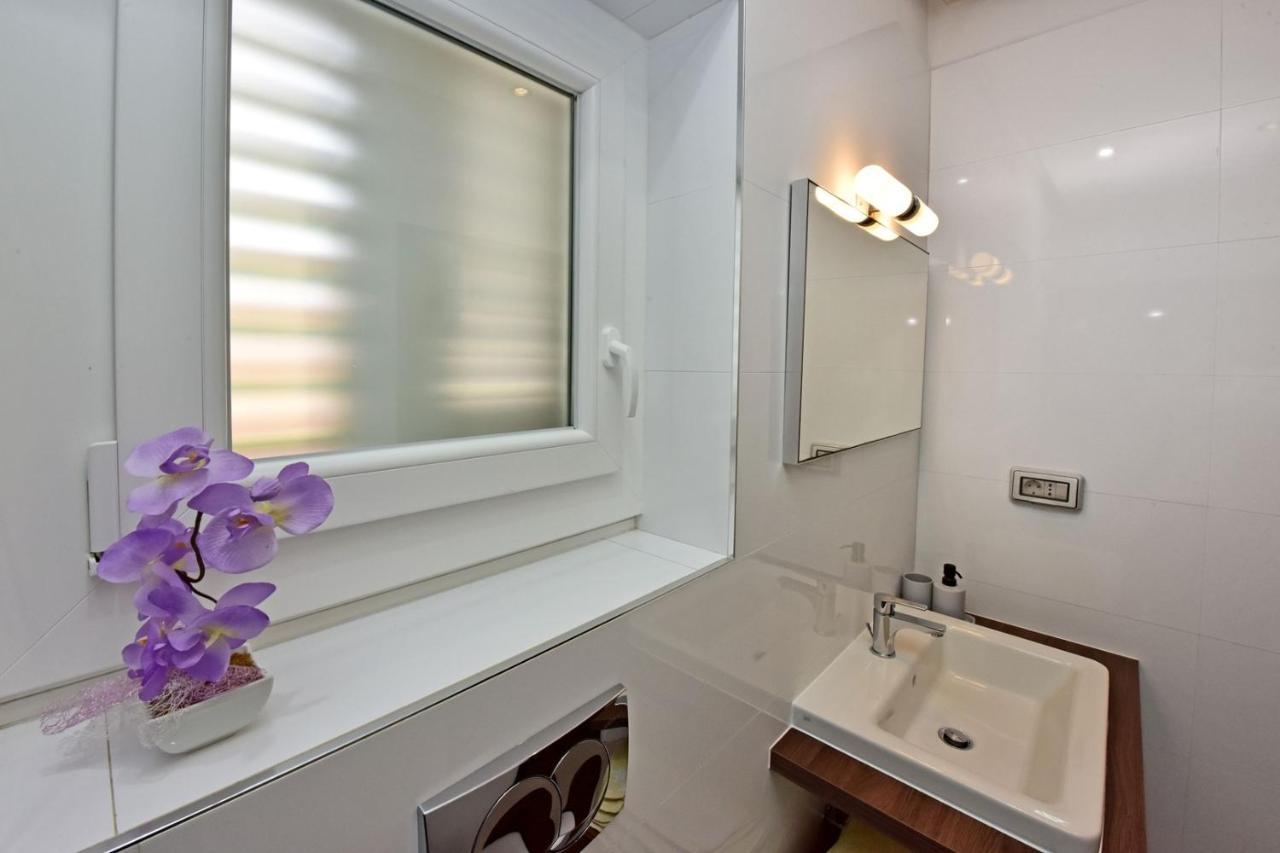 Apartments House Anna For Max 13 Persons In Porec, Pet Friendly Extérieur photo