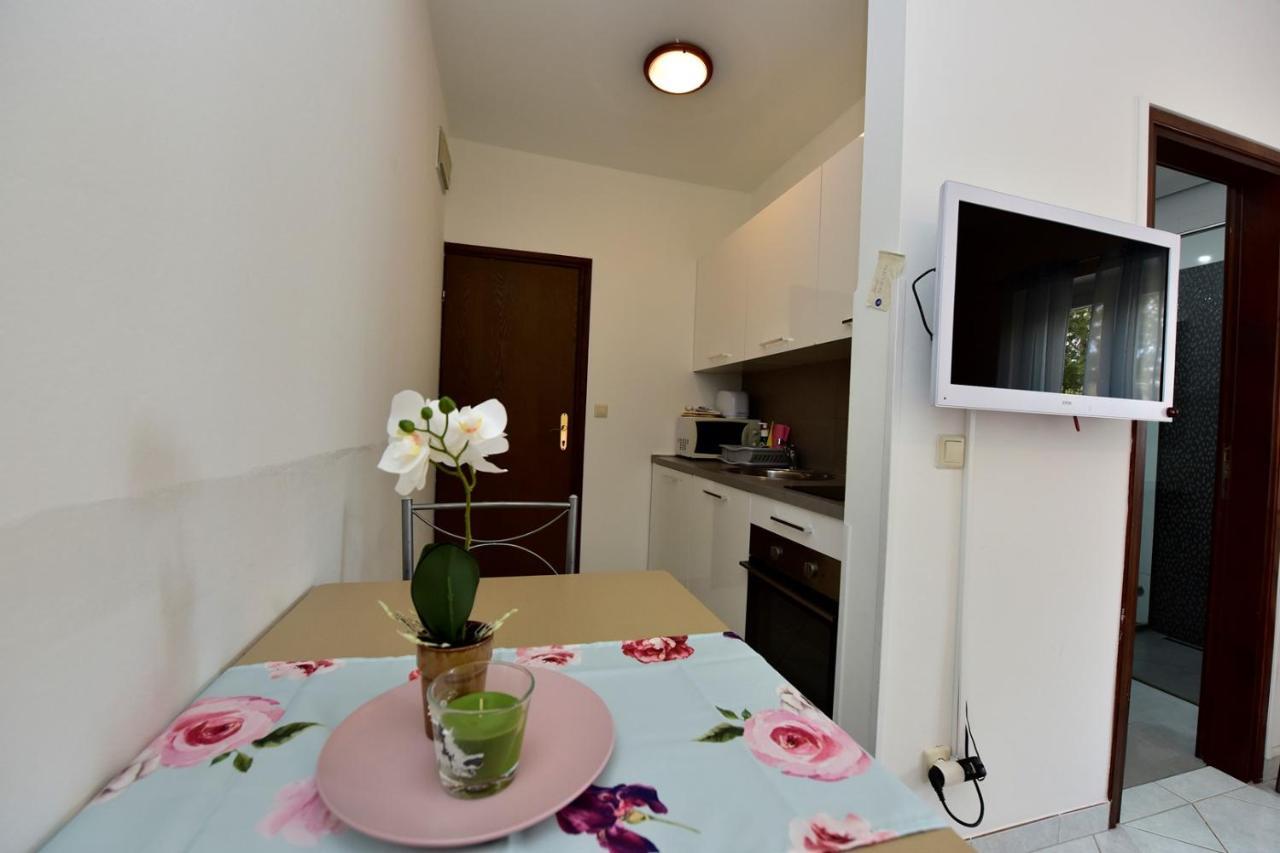 Apartments House Anna For Max 13 Persons In Porec, Pet Friendly Extérieur photo