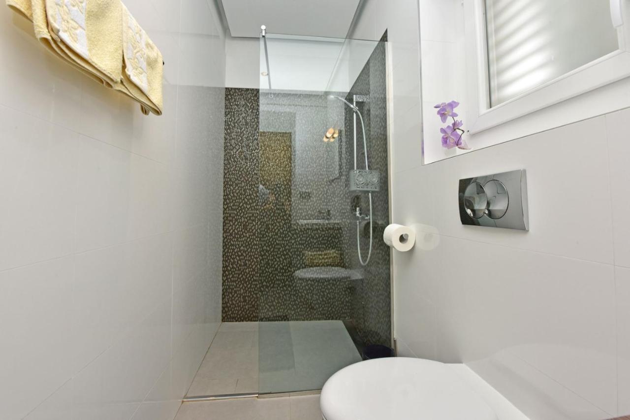 Apartments House Anna For Max 13 Persons In Porec, Pet Friendly Extérieur photo