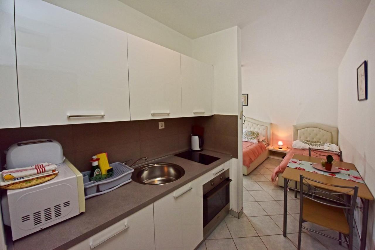 Apartments House Anna For Max 13 Persons In Porec, Pet Friendly Extérieur photo