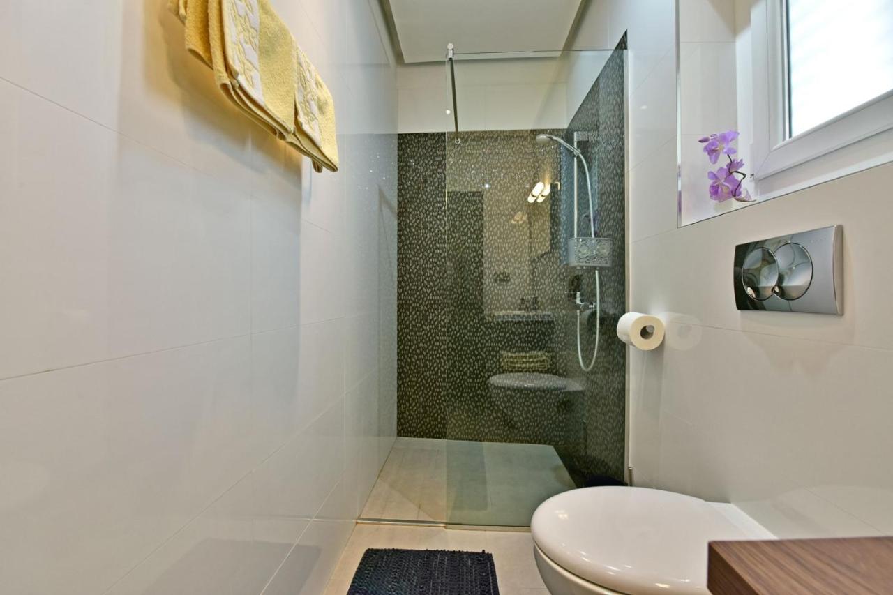 Apartments House Anna For Max 13 Persons In Porec, Pet Friendly Extérieur photo