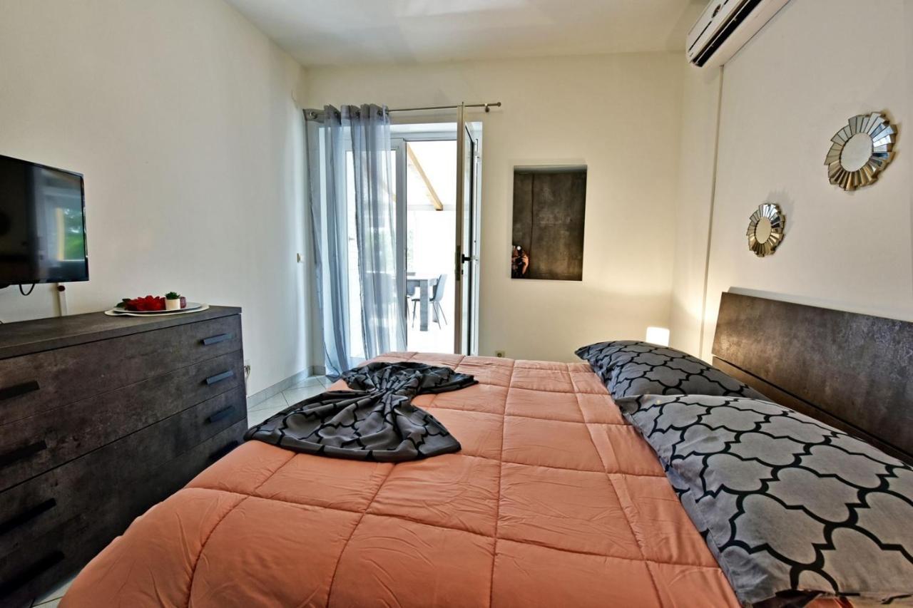 Apartments House Anna For Max 13 Persons In Porec, Pet Friendly Extérieur photo