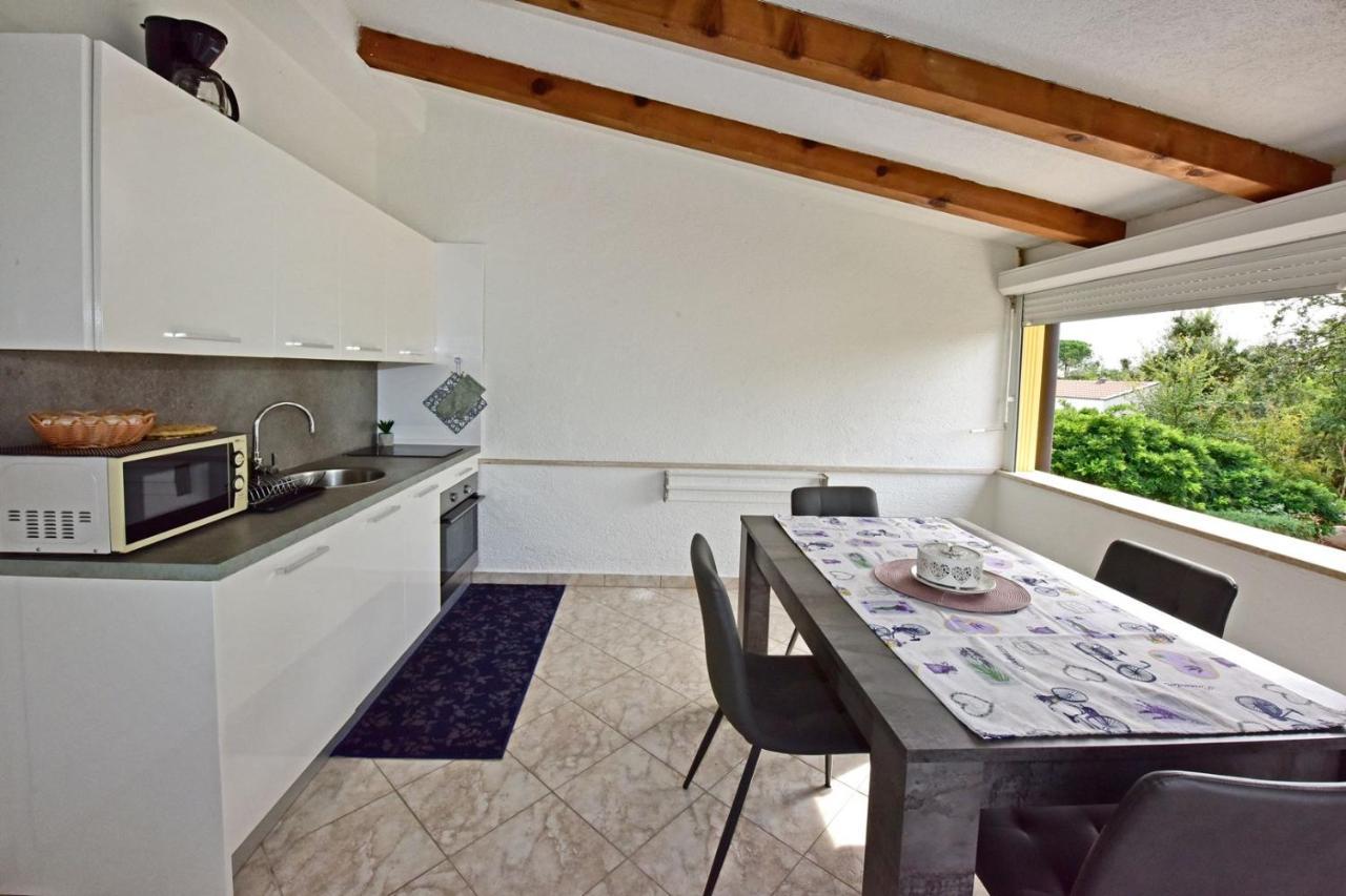 Apartments House Anna For Max 13 Persons In Porec, Pet Friendly Extérieur photo