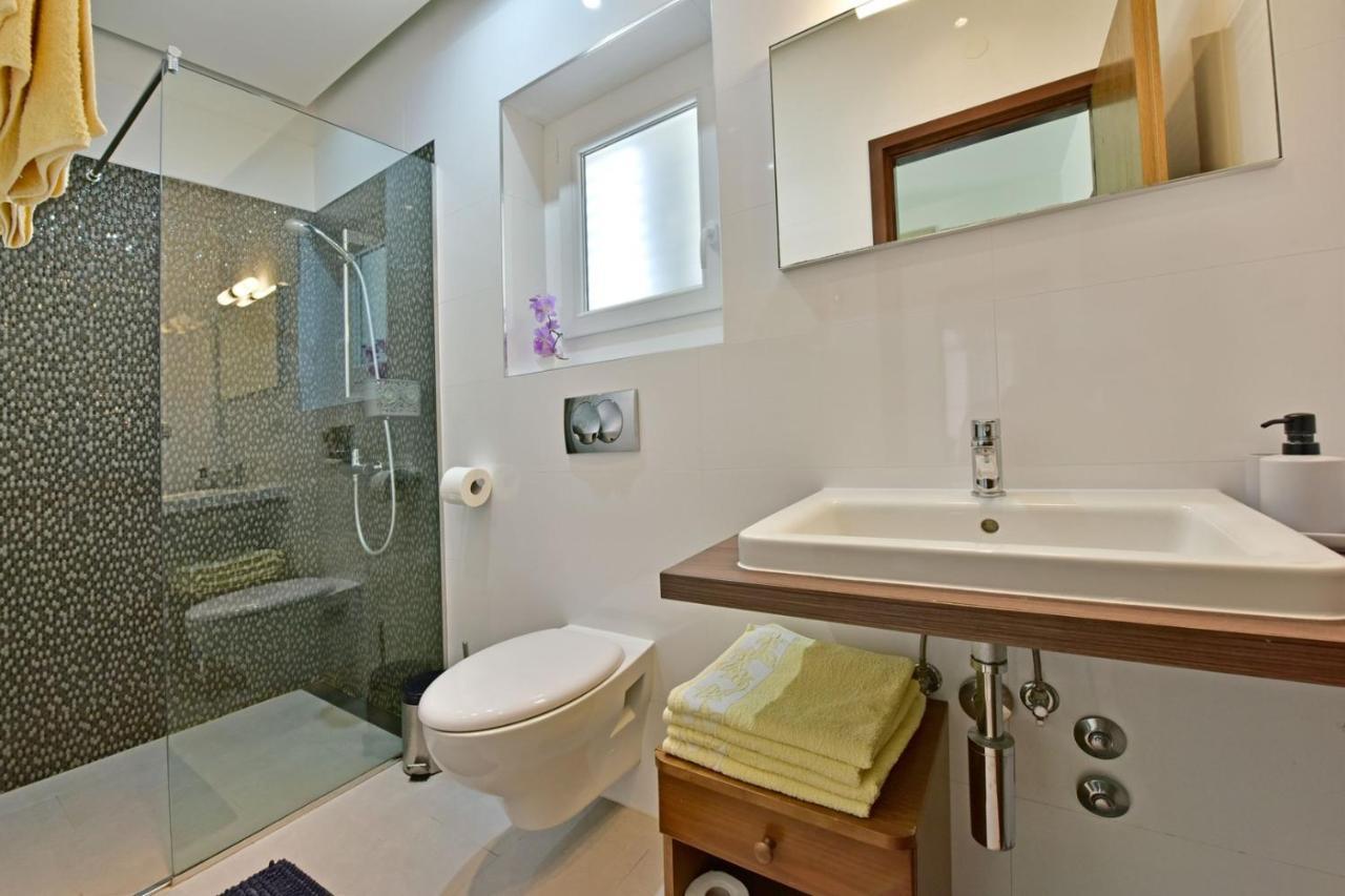 Apartments House Anna For Max 13 Persons In Porec, Pet Friendly Extérieur photo