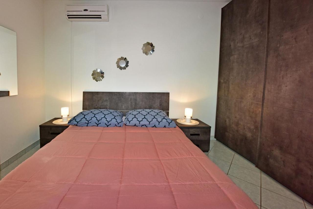 Apartments House Anna For Max 13 Persons In Porec, Pet Friendly Extérieur photo