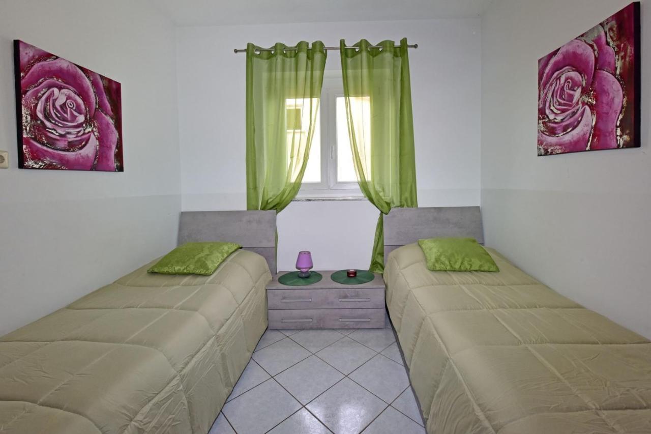 Apartments House Anna For Max 13 Persons In Porec, Pet Friendly Extérieur photo