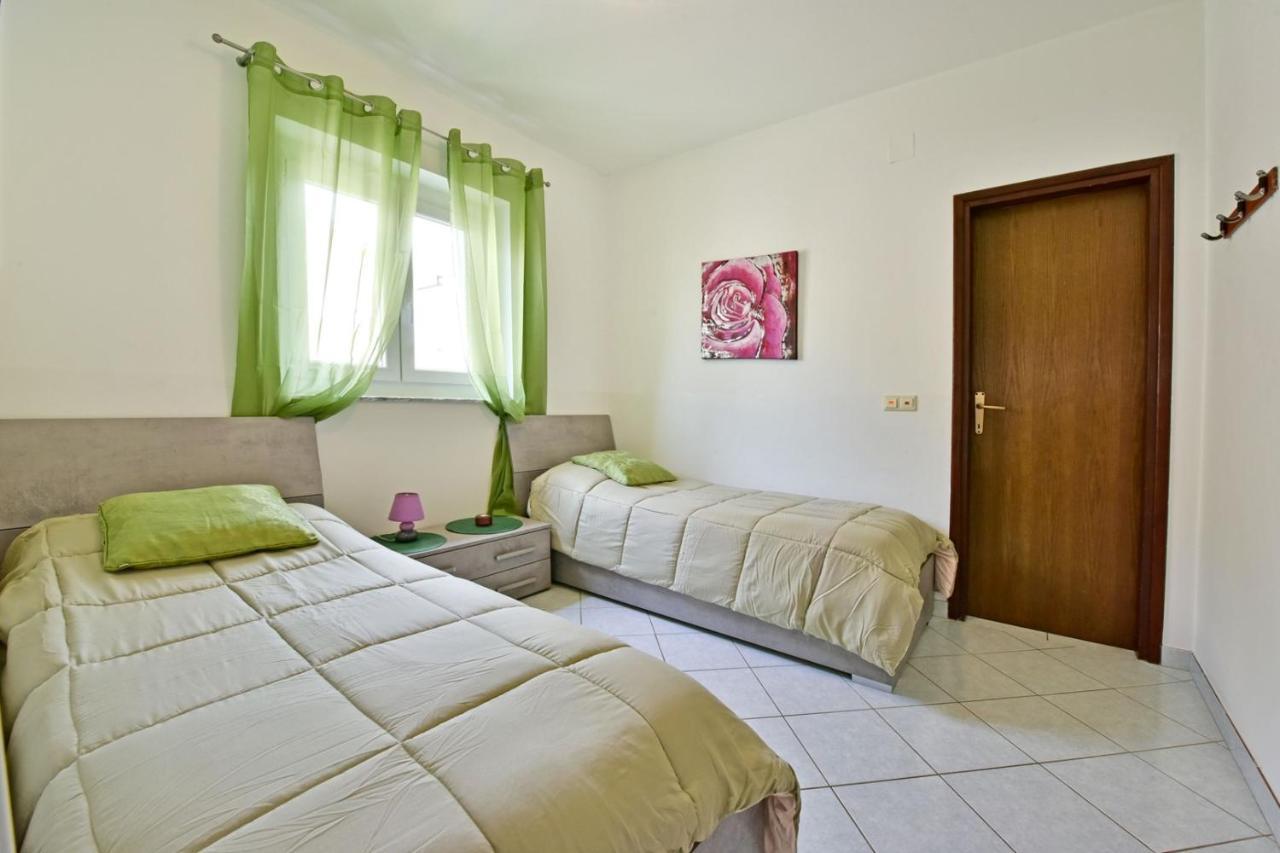 Apartments House Anna For Max 13 Persons In Porec, Pet Friendly Extérieur photo